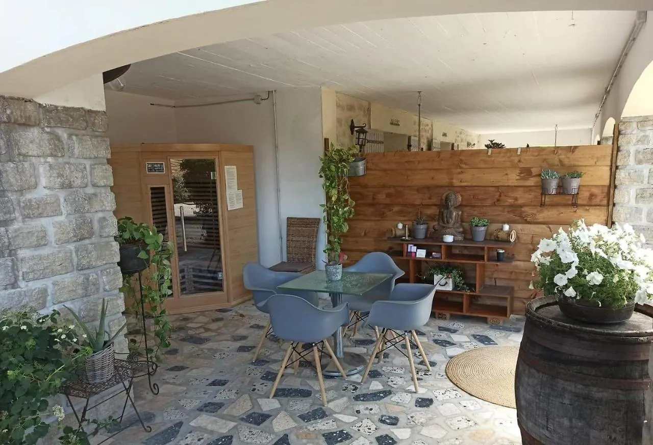 Terre De Bacchus Bed & Breakfast Vacqueyras